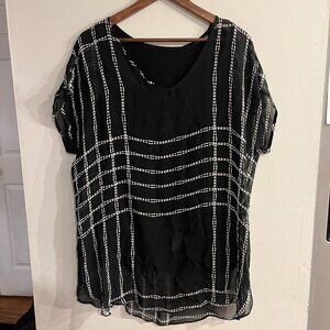 Q NEEL NORDIC DESIGN Women's Black V-Neck Short Sleeve Plaid Print Top Size 10